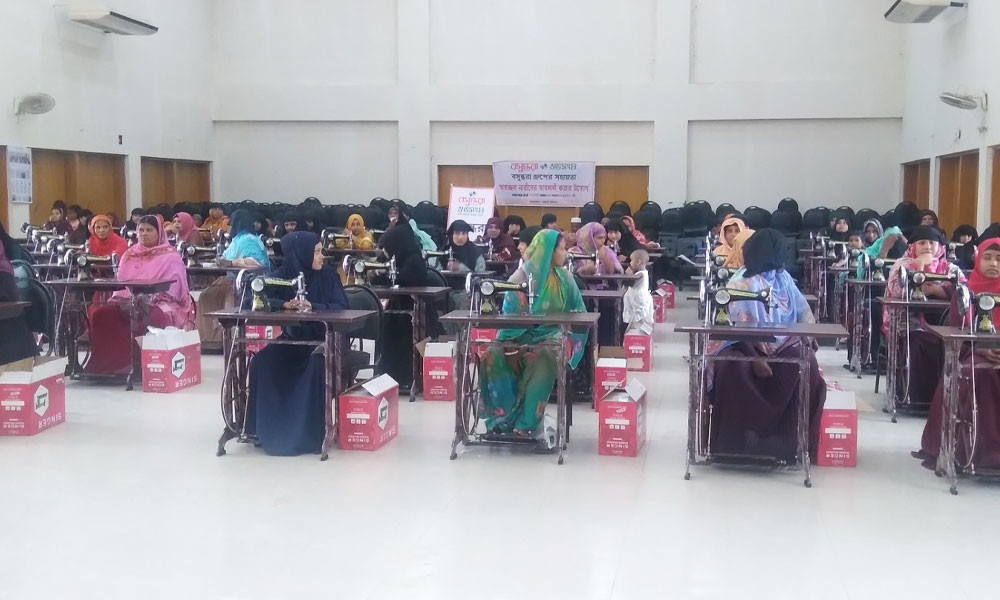 বসুন্ধরা শুভসংঘের উদ্যোগে বাঞ্ছারামপুরে ৬০ জন নারী পেলেন সেলাই মেশিন