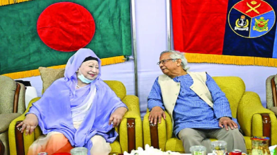 হাস্যোজ্জ্বল খালেদা জিয়া সেনাকুঞ্জে