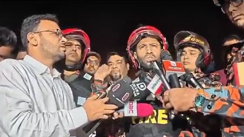 ১-২ ঘণ্টার মধ্যে আগুন সম্পূর্ণ নিয়ন্ত্রণে আসবে, আশা ফায়ার সার্ভিসের