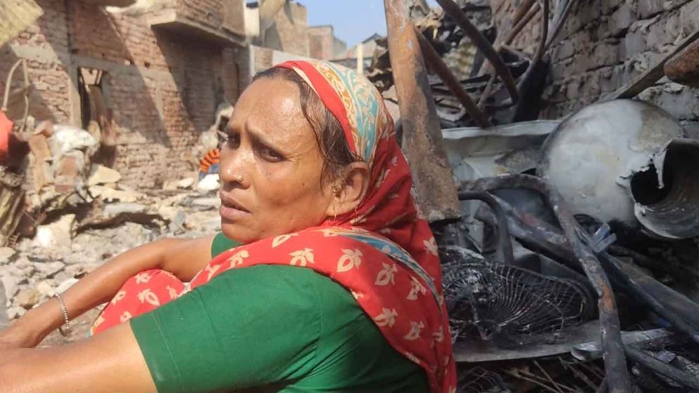‘গায়ের কাপড় ছাড়া আর কিছুই অবশিষ্ট নাই, সবকিছু পুড়ে ছাই’