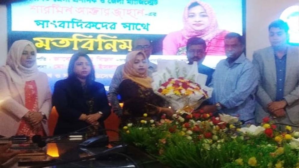 নির্বাচনকে সামনে রেখে অস্ত্রের নতুন লাইসেন্স স্থগিত: জেলা প্রশাসক