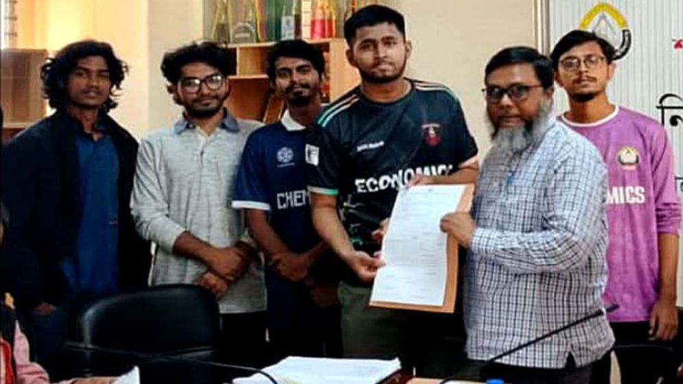 পোষ্য কোটায় ভর্তি হওয়া আবরার বিন সেলিম লড়তে চান শাকসু নির্বাচনে