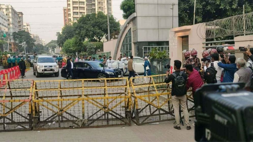 খালেদা জিয়াকে দেখতে হাসপাতালে জুবাইদা রহমান