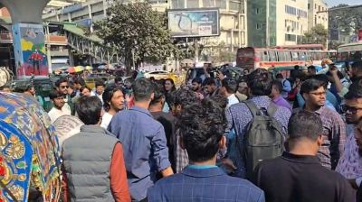 স্বরাষ্ট্র উপদেষ্টার পদত্যাগের দাবিতে শাহবাগ ব্লকেড