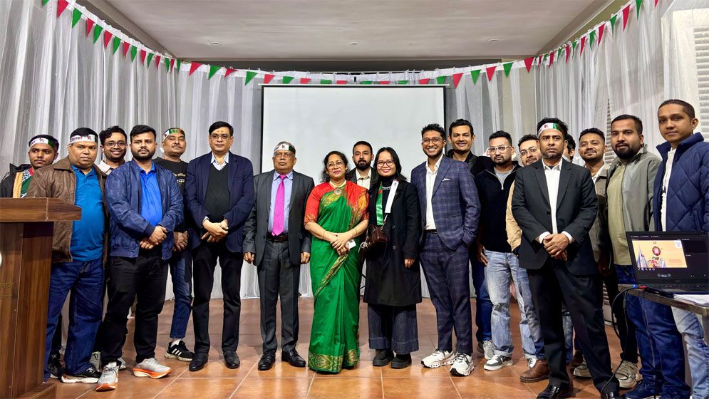 ভিয়েতনামে বর্ণাঢ্য আয়োজনে মহান বিজয় দিবস উদযাপন