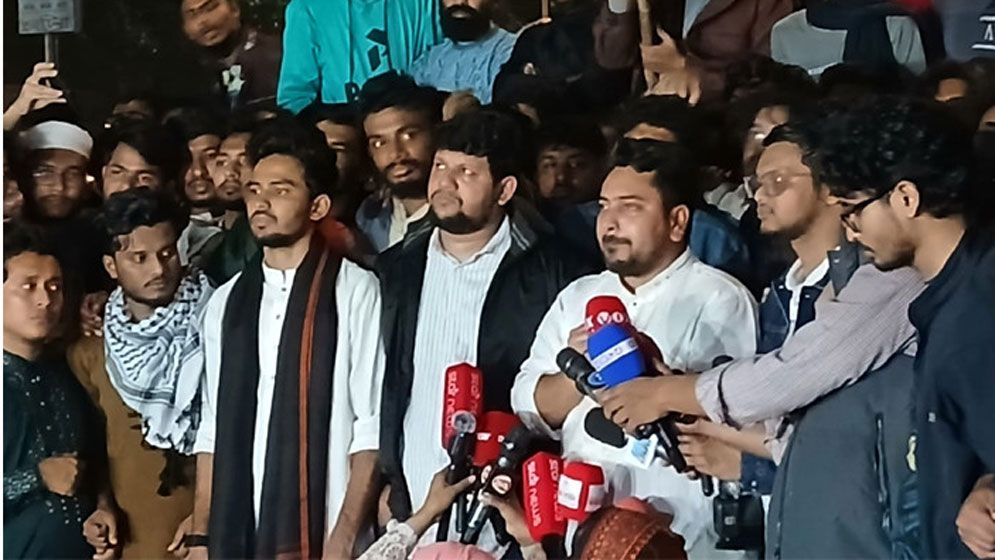 সংবাদ প্রতিষ্ঠানে হামলাকারীদের চিহ্নিত করে বিচারের আওতায় আনতে হবে: মাহফুজ