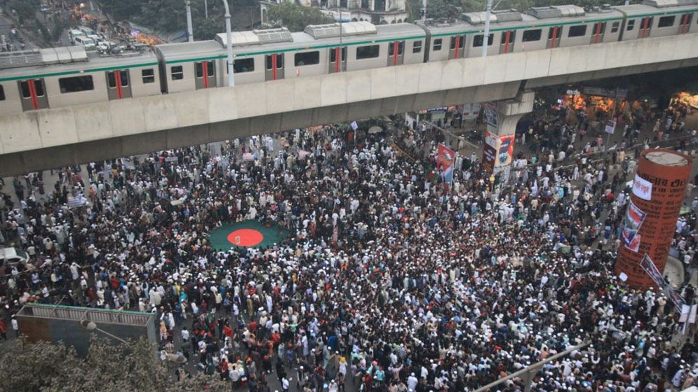 ওসমান হাদি হত্যার বিচারের দাবিতে উত্তাল শাহবাগ