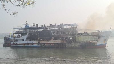 সেন্টমার্টিনগামী জাহাজে আগুনে কর্মচারী নিহত, জীবিত উদ্ধার ১৫