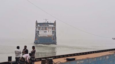দৌলতদিয়া-পাটুরিয়া ঘাটে ৮ ঘণ্টা পর ফেরি চলাচল স্বাভাবিক