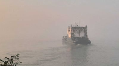 ঘন কুয়াশায় দৌলতদিয়া-পাটুরিয়ায় ফেরি চলাচল বন্ধ