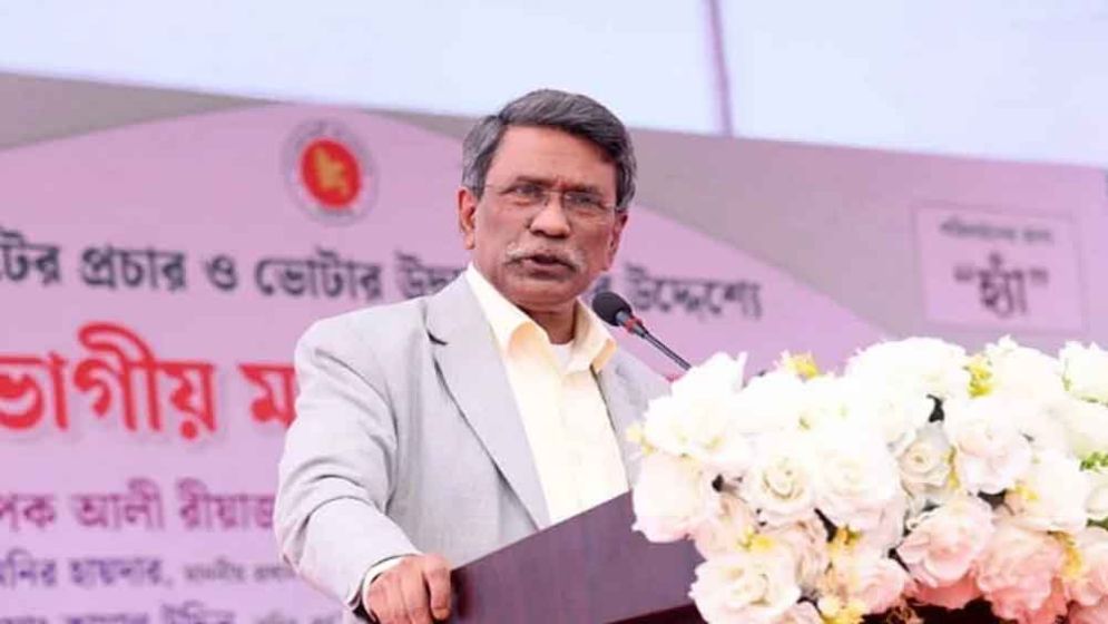 ‘হ্যাঁ’ ভোটের পক্ষে সরকারি কর্মকর্তাদের প্রচার চালাতে আইনগত বাধা নেই