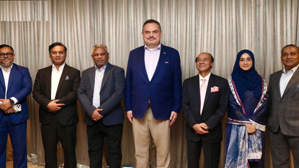 যুক্তরাষ্ট্রের পণ্য আমদানিকারকদের সঙ্গে রাষ্ট্রদূত ক্রিস্টেনসেনের বৈঠক
