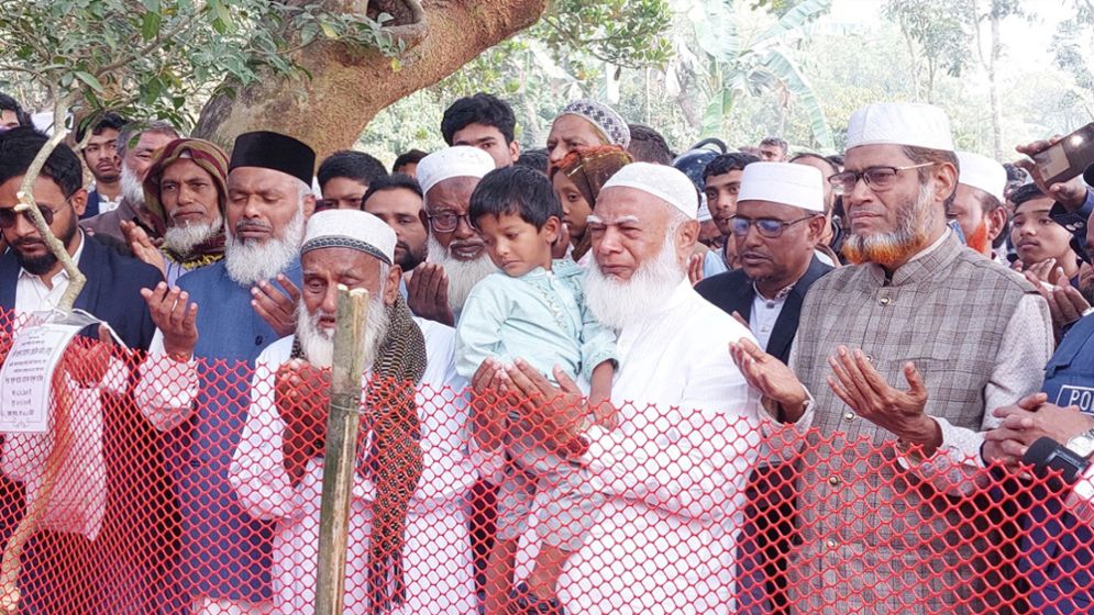 নিহত রেজাউলের সন্তানকে কোলে নিয়ে তার কবর জিয়ারত করলেন জামায়াত আমির