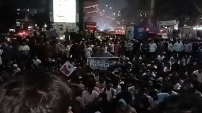 ঢাকায় হামলার প্রতিবাদে চট্টগ্রামে ইনকিলাব মঞ্চের সড়ক অবরোধ