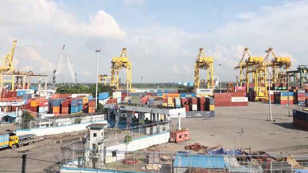 অনির্দিষ্টকালের ধর্মঘট শুরু, অচল চট্টগ্রাম বন্দর