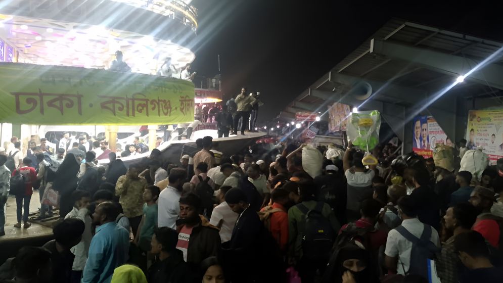 ভোট দিতে বাড়ি ফেরার ঢল, সদরঘাটে ঈদের মতো ভিড়