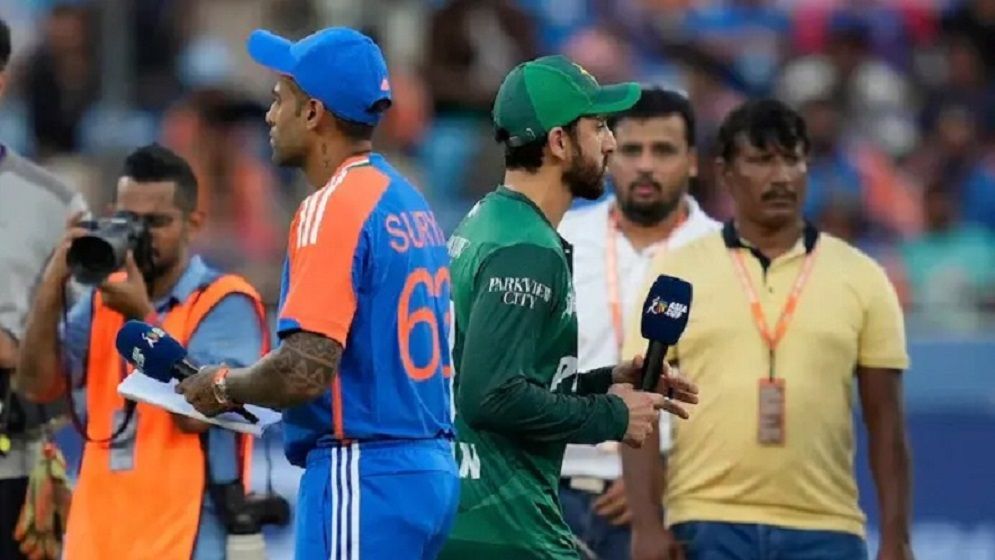 বিশ্বকাপে ভারতের বিপক্ষে খেলার সিদ্ধান্ত পাকিস্তানের