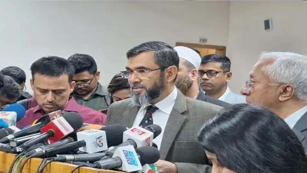 বুধবার সকাল থেকে ব্যালট পেপার কেন্দ্রে কেন্দ্রে পৌঁছাবে: ইসি সানাউল্লাহ