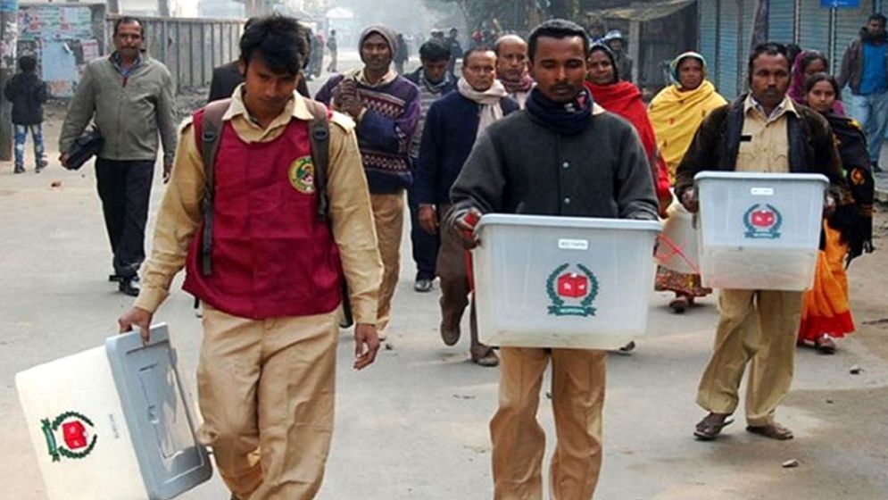 সারাদেশে ভোট উৎসব, কেন্দ্রে-কেন্দ্রে যাচ্ছে ব্যালট