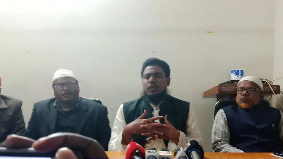 জরুরি সংবাদ সম্মেলন ডেকে যেসব অভিযোগ করলেন আখতার