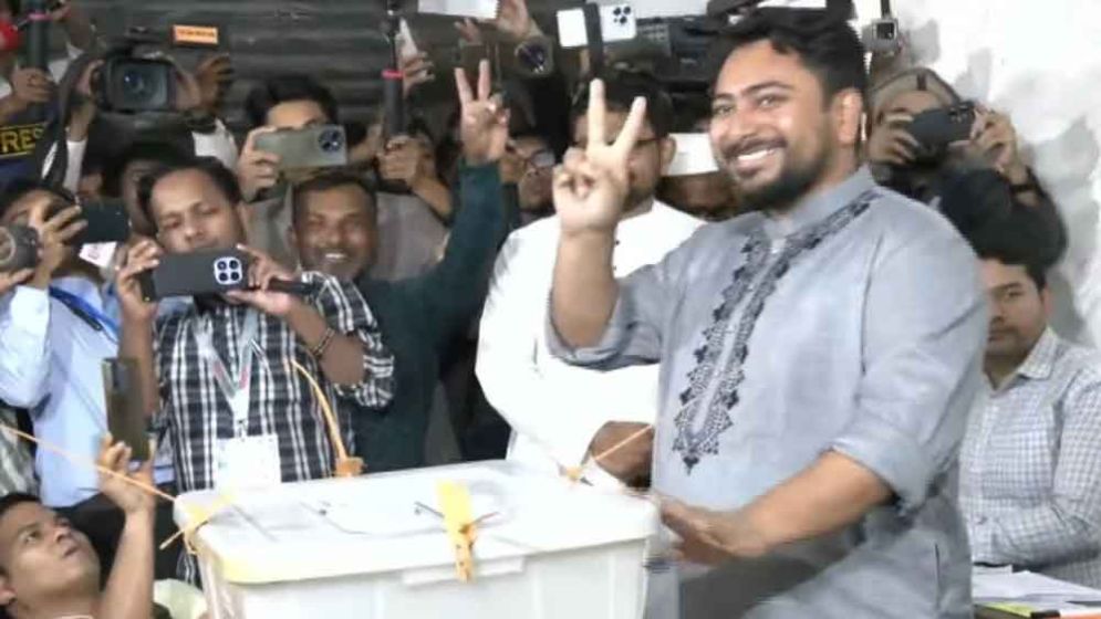 ভোট দিলেন নাহিদ ইসলাম