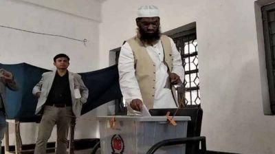 মোহাম্মদপুরে ভোট দিলেন মামুনুল হক