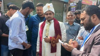 বিয়ের সাজে ভোটকেন্দ্রে বর, বললেন ‘আগে ভোট পরে বিয়ে’