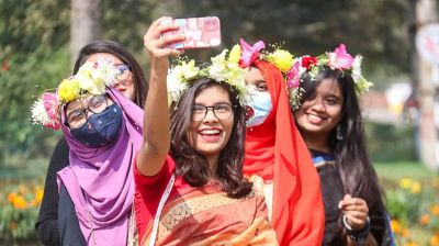 ফাগুনের মোহনায় ভালোবাসার ছোঁয়া: আজ পহেলা ফাল্গুন