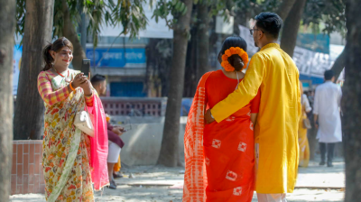 বসন্তের রঙে ভালোবাসার জয়গান