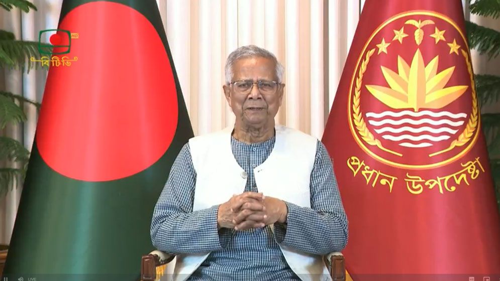 জাতির উদ্দেশে ভাষণ দিচ্ছেন প্রধান উপদেষ্টা