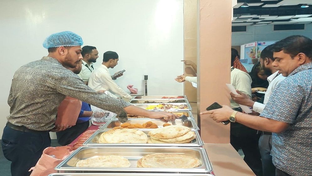 জমে উঠেছে আইসিসিবি ইফতার বাজার ২০২৬