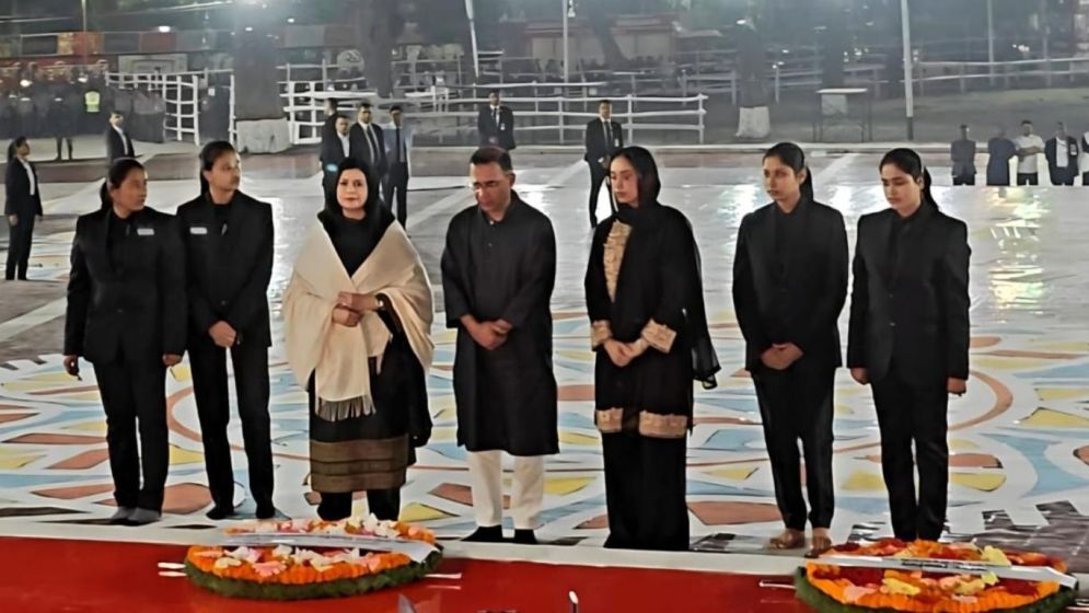 ভাষাশহিদদের প্রতি প্রধানমন্ত্রী, জুবাইদা রহমান ও জায়মা রহমানের শ্রদ্ধা নিবেদন