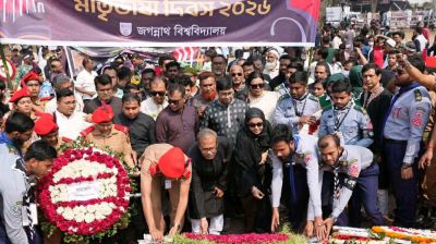 ভাষা শহীদদের স্মরণে কেন্দ্রীয় শহীদ মিনারে জবির শ্রদ্ধাঞ্জলি