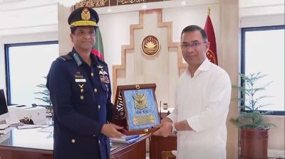 প্রধানমন্ত্রীর সঙ্গে বিমানবাহিনী প্রধানের সৌজন্য সাক্ষাৎ