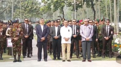পিলখানায় নিহত সেনাদের প্রতি রাষ্ট্রপতি ও প্রধানমন্ত্রীর শ্রদ্ধা