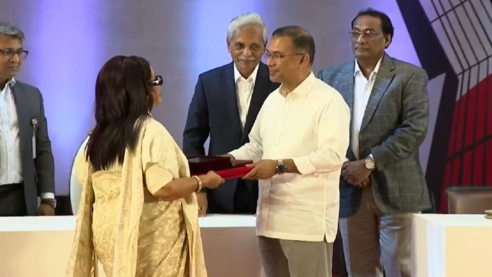 একুশে পদক প্রদান করলেন প্রধানমন্ত্রী তারেক রহমান