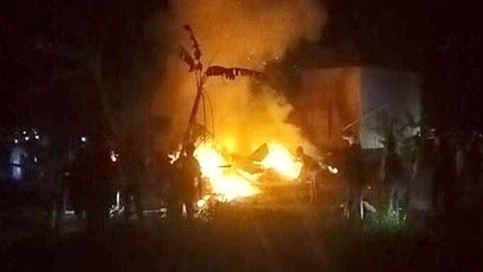 আগুনে পুড়ে ছাই হলো কৃষকের সাত গরুসহ খামার
