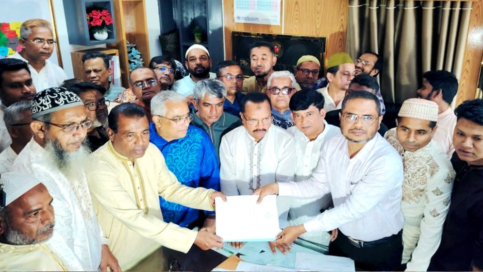 বগুড়া-৬ আসনে বাদশার মনোনয়নপত্র দাখিল