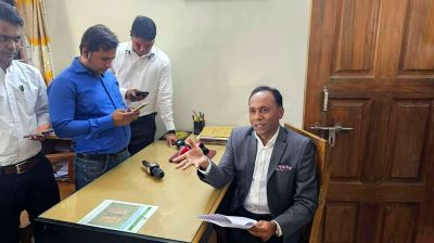 হঠাৎ ভূমি অফিসে প্রতিমন্ত্রী, আধাঘণ্টা অপেক্ষা