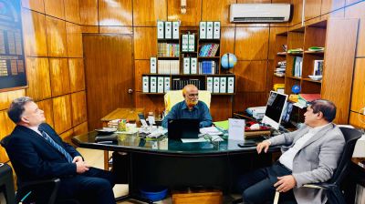 প্রধান প্রশাসনিক কর্মকর্তার কার্যালয় পরিদর্শনে প্রতিরক্ষা উপদেষ্টা