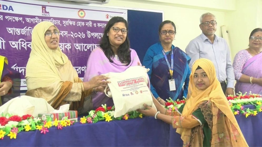 রংপুরে ৪০ কিশোরীকে মর্যাদা সুরক্ষা সামগ্রী উপকরণ বিতরণ