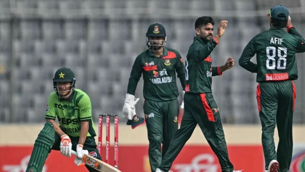 রিশাদ-মিরাজের নিয়ন্ত্রিত বোলিং, ২৭৪ রানেই থামল পাকিস্তান