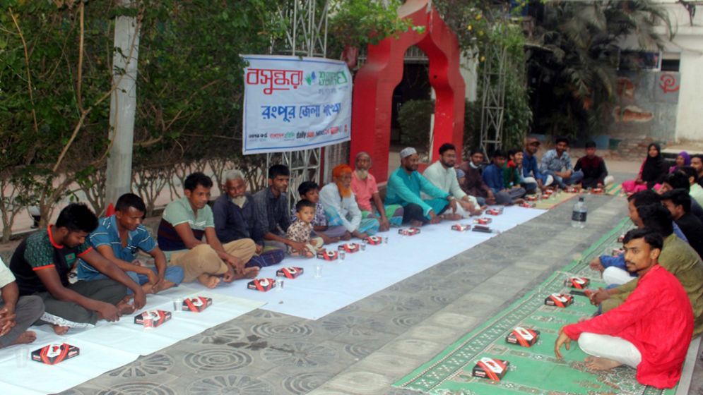 রংপুরে সুবিধাবঞ্চিত মানুষের সঙ্গে বসুন্ধরা শুভসংঘের ইফতার