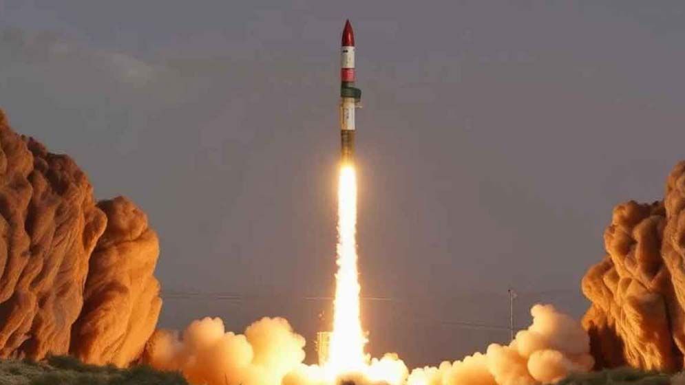 ইসরায়েলের পথে প্রথমবার বিধ্বংসী ‘নাসরাল্লাহ’ ক্ষেপণাস্ত্র ছুড়ল ইরান