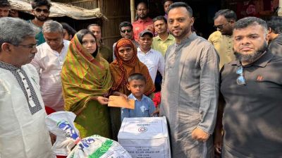 নাটোরে অসহায় সেলিনার পরিবারের পাশে ‘আমরা বিএনপি পরিবার’, পৌঁছাল ঈদ উপহার