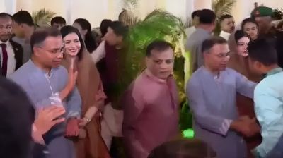 সর্বসাধারণের সঙ্গে ঈদুল ফিতরের শুভেচ্ছা বিনিময় করছেন প্রধানমন্ত্রী