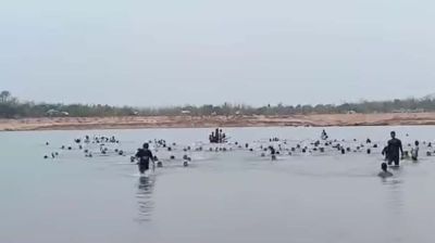 তাহিরপুরে যাদুকাটা নদীতে নৌকা ডুবি, এক শিশুর মৃত্যু