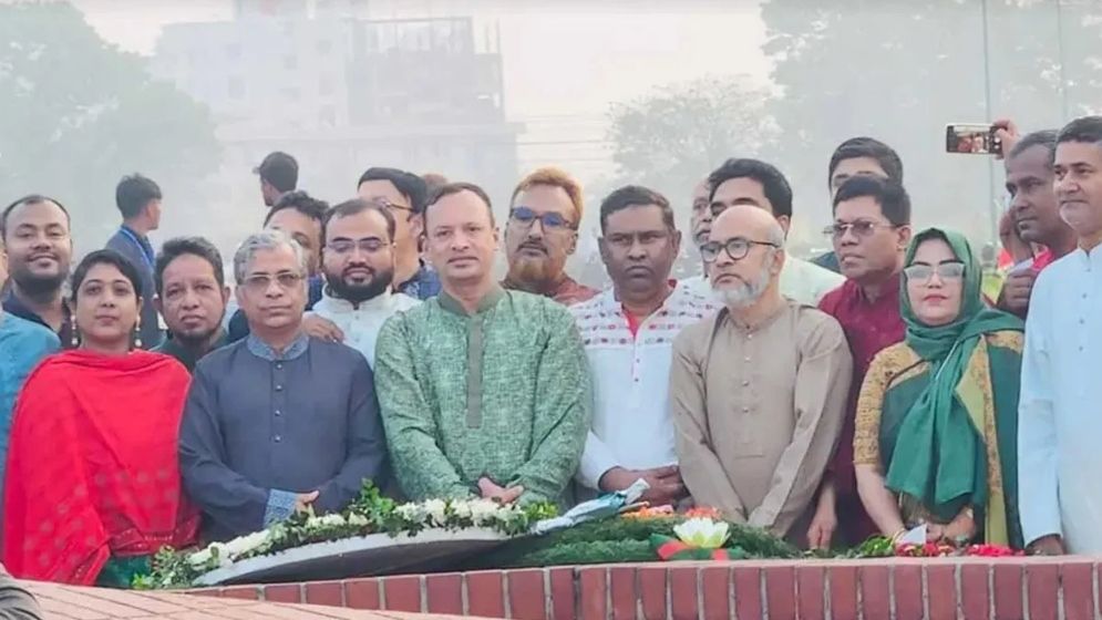 জাতীয় স্মৃতিসৌধে নবনিযুক্ত অ্যাটর্নি জেনারেলের শ্রদ্ধা