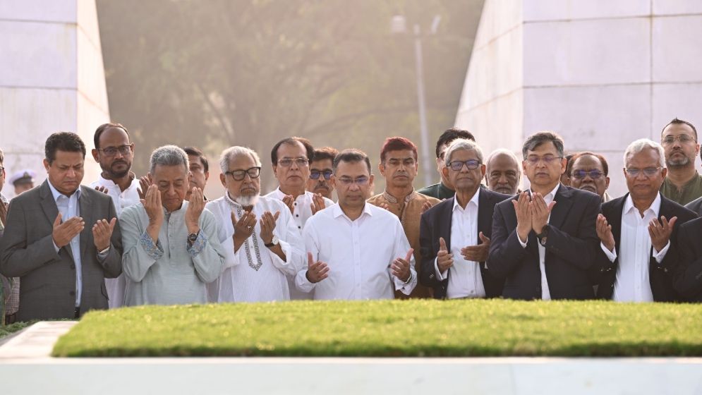শহীদ জিয়া ও খালেদা জিয়ার সমাধিতে তারেক রহমানের শ্রদ্ধা