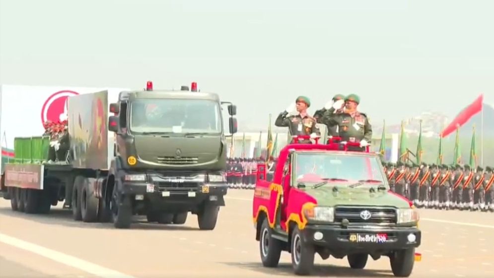জাতীয় প্যারেড স্কয়ারে বর্ণাঢ্য কুচকাওয়াজ-ফ্লাইপাস্ট